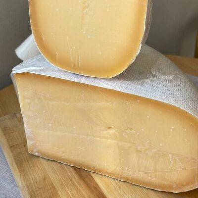 Сыр Мондор Грано нарезка в 11/47 Bakery по цене 595 ₽