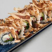 Ролл запеченный с крабом и морским гребешком в Mojo