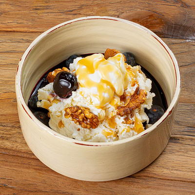 Творог, сезонные ягоды в Pinch по цене 930 ₽