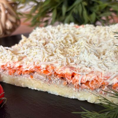 Салат Мимоза с лососемв LEMONADE по цене 500 ₽