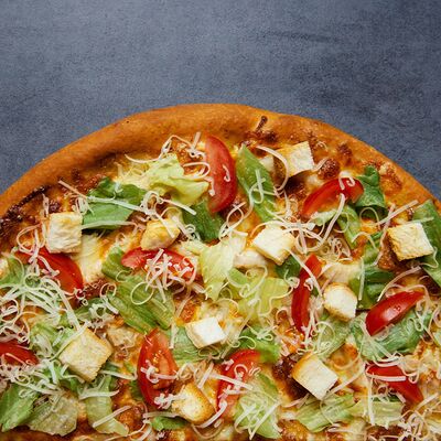 Пицца Цезарь в Тобико по цене 1240 ₽