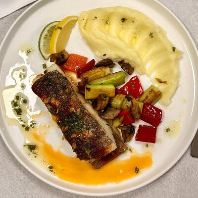 Филе палтуса с картофельным пюре и лимонно-сливочным соусом в Чикетти по цене 1150 ₽