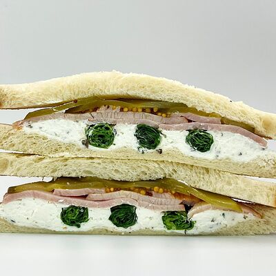 Сэндвич с бужениной в Small Town по цене 360 ₽