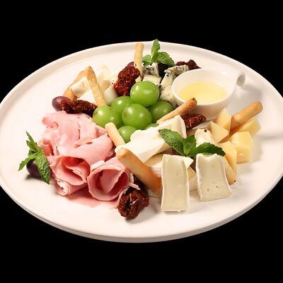 Сет под вино в Beer & Fire Grill по цене 1197 ₽