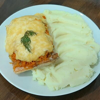 Горбуша с картофельным пюре в Пельменная №1 по цене 360 ₽