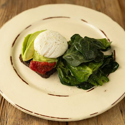 Злаковая брускетта, гуакамоле, авокадо, яйцо пашот в Pinch по цене 830 ₽