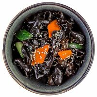 Салат из древесных грибов с овощами в Китайка
