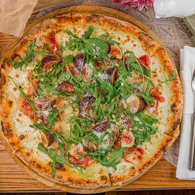 Пицца с инжиром и вяленым окороком в Сыроварня по цене 950