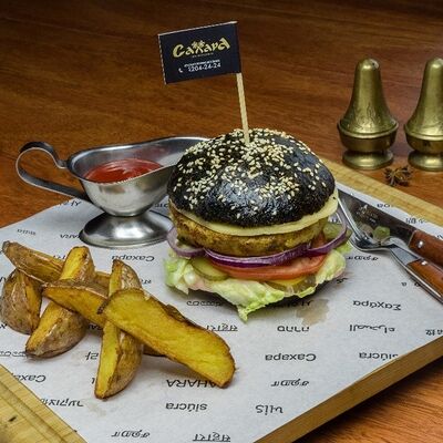 Чёрный бургер Восточная ночь в Сахара по цене 1150 ₽