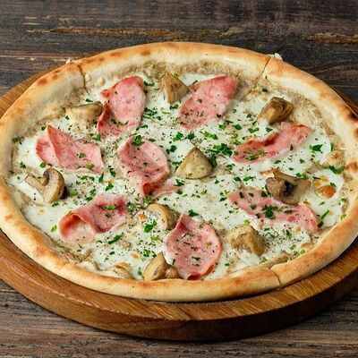 Пицца с ветчиной и грибамив BARak O’Mama по цене 550 ₽