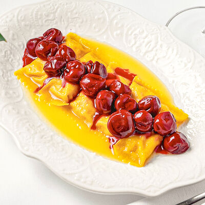 Вареники из рикотты с вишней в Loona по цене 630 ₽