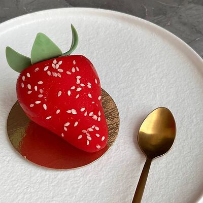 Пирожное Клубника в Tortterry по цене 250