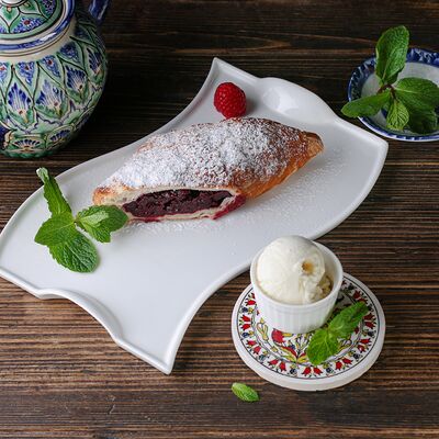 Вишневый штрудель в Мархал по цене 450 ₽