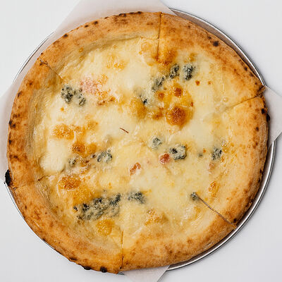 Пицца Четыре сыра в Probka по цене 2100 ₽