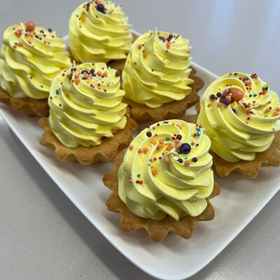 Пирожное Корзиночкас белковым кремом в 18 ложек по цене 139 ₽