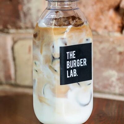 Кофе Айс-латте в The burger lab по цене 260 ₽