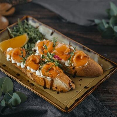 Брускетта с лососем в Amato по цене 850 ₽