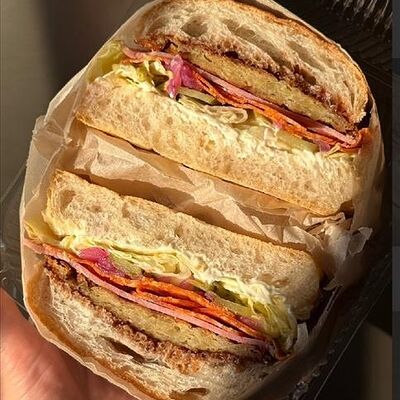 Гранд Сэндвич с салями в Obakery по цене 520 ₽