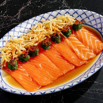 Карпаччо с лососем и гуакамоле в Gills по цене 890 ₽