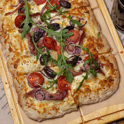 Утка и каламата в Уголёк по цене 940 ₽