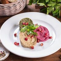 Трио пхали в Хинкальня