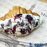 Круассан лавандовый в Моне