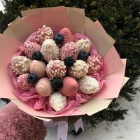 Букет из клубники в белом и розовом шоколаде Нежность в Cosmoberry