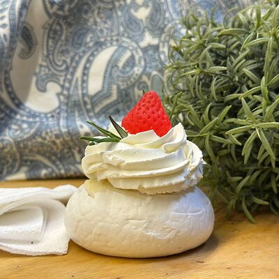 Десерт Павлова в МакоФФка Вкуса по цене 124 ₽