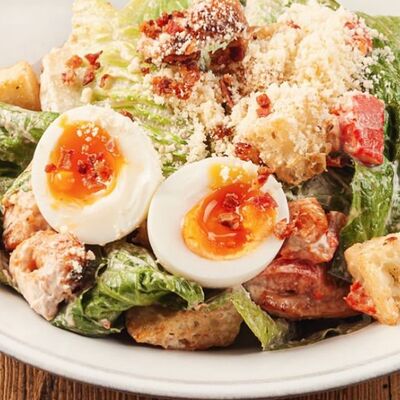 Салат с цыплёнком и пармезаном в Сыроварня по цене 690 ₽