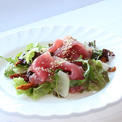 Салат с маринованным тунцом в БамБуши по цене 565