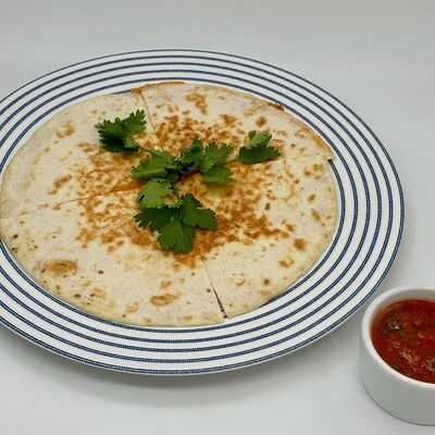 Кесадилья с курицей / Сыр & Картофель в Local Chef по цене 840 ₽