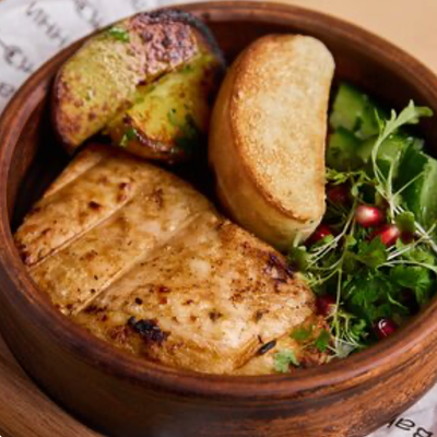 Куриная грудка гриль с печеным картофелем в Джованни по цене 535 ₽