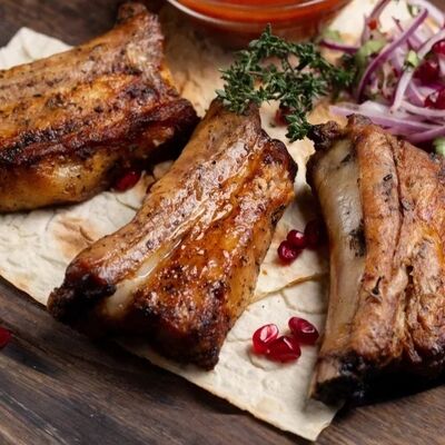 Шашлык из свиных ребрышек в Вкусный шашлык и не только по цене 640 ₽