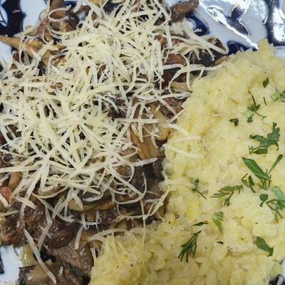 Бефстроганов из говядины в Чайхана по цене 650 ₽