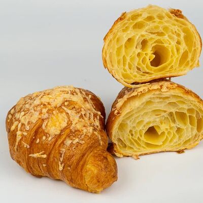 Круассан с сыром в Много хлеба по цене 144 ₽