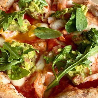 Пицца с гуакамоле и креветками в Storia Pizza по цене 1090 ₽