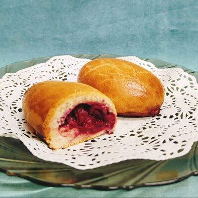 Пирожок с цельной вишней без сахара в Кофе ЁЁ по цене 72 ₽