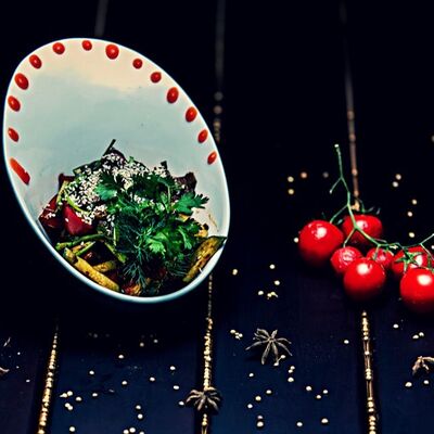 Салат мясной острый в Чайхана Чорсу по цене 429 ₽