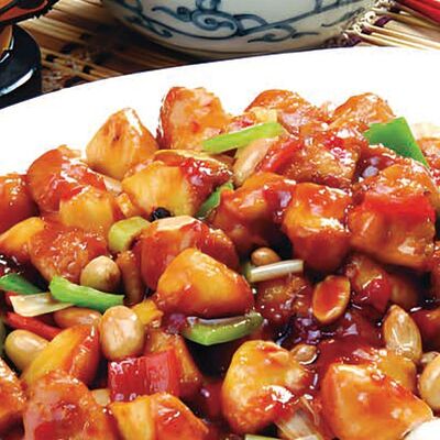 В27 Курица в соусе с арахисом и овощами 宫保鸡丁 в Charlie tea по цене 720 ₽