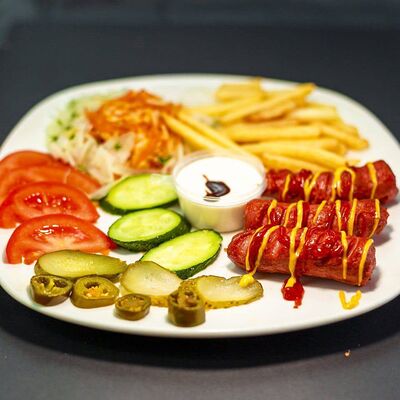 Хот-дог на тарелке в Джудос joudos шаверма 12 по цене 525 ₽