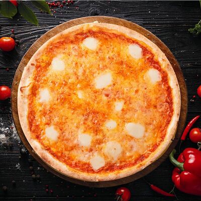 Пицца Маргарита на красном соусе в Villa Ченто по цене 329 ₽