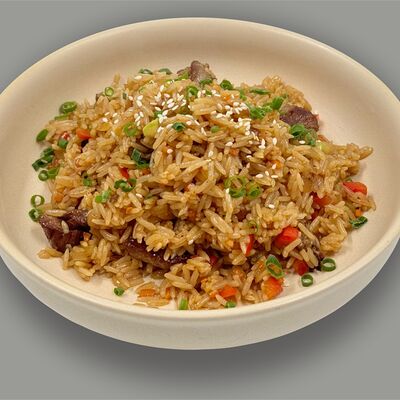 Рис с говядиной в Суши и Роллы Ли по цене 570 ₽