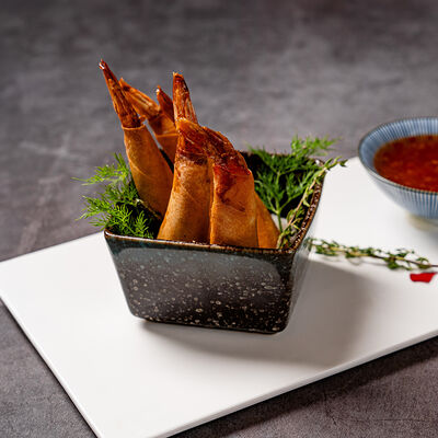 Хрустящие спринг-роллы с креветками в Soluxe Club по цене 2100 ₽