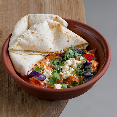 Яичница с помидорами, чанах, травы, пита в Saray по цене 890 ₽