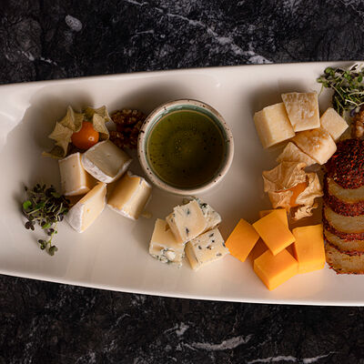 Тарелка сыров в Наша хвоя по цене 1140 ₽