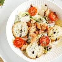 Цезарь с креветками в KARMA