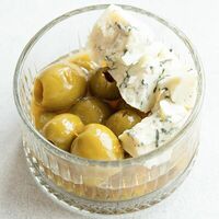 Маринованные оливки с горгонзоллой в Pioner