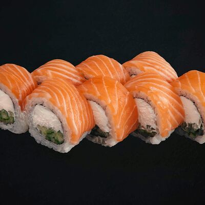 Ролл Филадельфия с огурцом в Sushi Лавка по цене 449 ₽