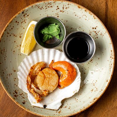 Гребешок, обожженный и обжаренный на сливочном масле в Rakushka по цене 540 ₽