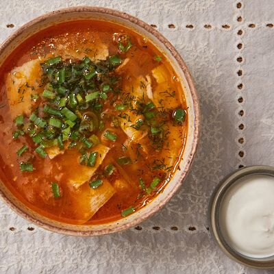 Щи из кислой капусты со свиной грудинкойв Банщики по цене 580 ₽